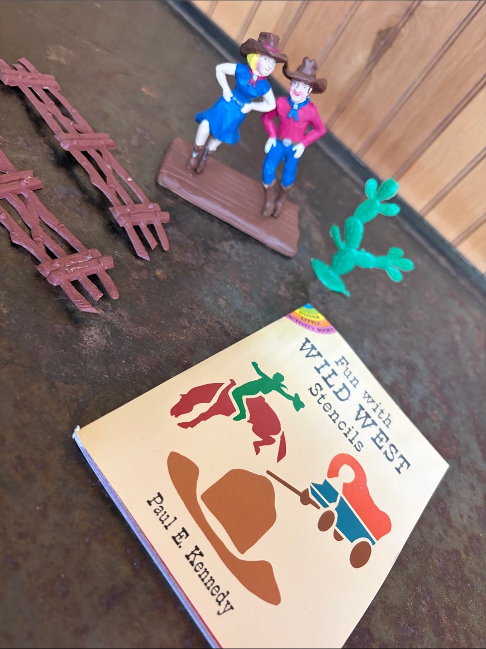 VTG 1995 Wilton Western Kine Dancing Cake Topper & Wild West Stencil Book Bundle